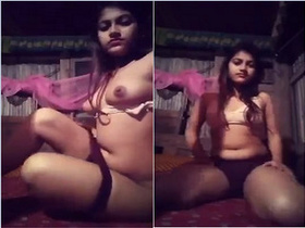 Amateur Indian girl flaunts her big boobs