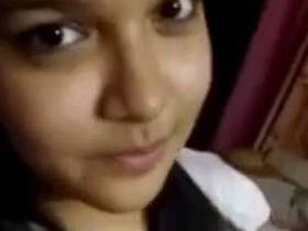 Pretty Indian girls go nude in solo video