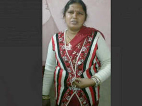 Desi married woman's steamy affair with a neighbor guy in video clips