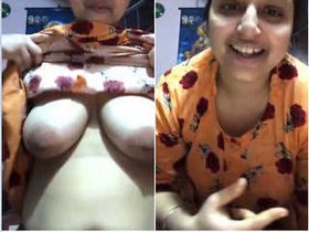 Indian amateur Boudi flaunts her big breasts in exclusive video
