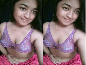Cute Indian girl flaunts her body on Facebook
