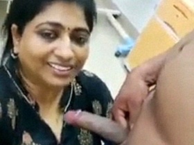 Desi beauty Kannur Ammayi gives a hospital blowjob and swallows it