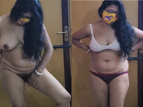 Amateur Indian babe Arpita Boudi flaunts her body in exclusive video