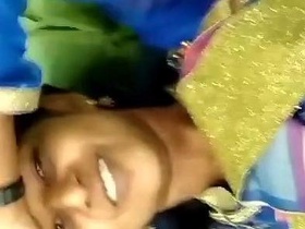 Desi girl cums on her pussy in outdoor sex video