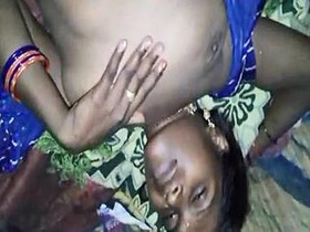 Desi aunty massages her creamed pussy