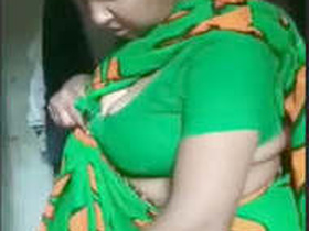 Desi MILF gets married to her aunt after having sex while wearing a saree