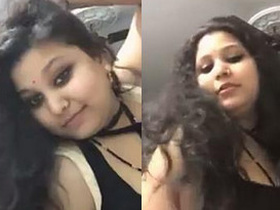 Marwari bhabi's big tits and seductive cleavage, she is married