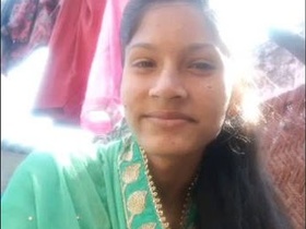 Desi bhabi with a tight pussy and loves to suck cock