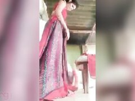 Watch as Desi takes off her clothes and flaunts her XXX body in a hot MMS clip
