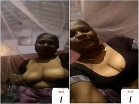 Desi auntie continues to tease with her breasts on video call