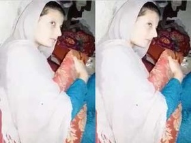 Adorable Pakistani girl gives a blowjob
