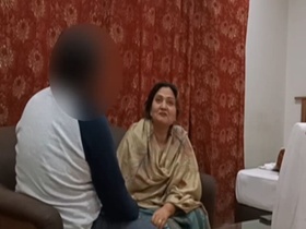 Desi aunty's steamy MMS sex scandal