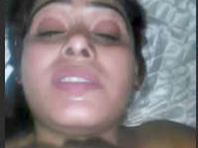 Desi bhabhi craving for sex in a steamy video