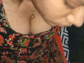 Hot Indian girl gives a mind-blowing blowjob