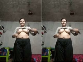 Hot Bangla girl flaunts her breasts