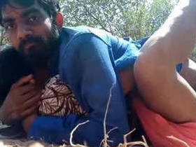 Desi couple enjoys outdoor sex in the village