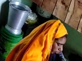 Devar takes village bhabhi doggy style in quick video