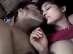 Desi aunty from Pune gets naughty in mms scandal with college boy