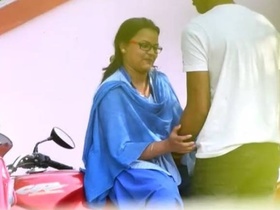 Boyfriend gives his girlfriend pleasure with his fingers