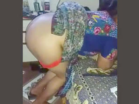 Aunty with a big butt gets pounded in doggy style