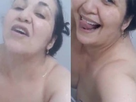 Aunty's shower time with her lover