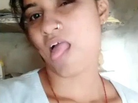 Bhabhi flaunts her big boobs and pussy in a sizzling video