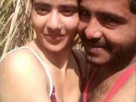 Desi lover flaunts her curves in the open air