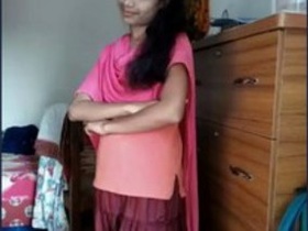 Desi cutie fingering her pussy in a live cam show