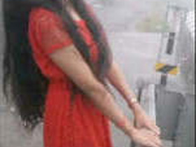 Indian college girl sends nude MMS to her lover