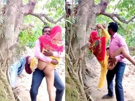 Indian couple enjoys outdoor sex in public park
