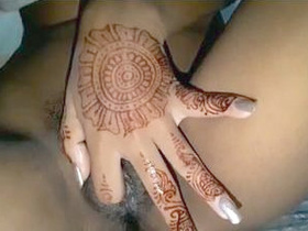 Horny girl pleasures herself with fingers while getting mehendi applied