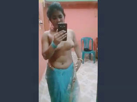 Seductive Indian babe stripping off her saree and teasing her partner