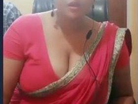 Desi aunty in red saree with a figure to die for