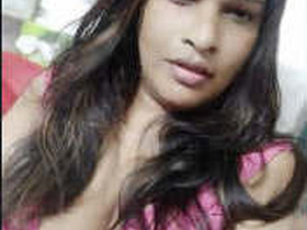 Horny Indian bhabhi sends naughty MMS