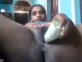Bhabi's sensual cucumber play in India