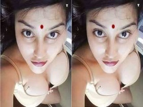 Exclusive video of a cute Lankan Tamil girl exposing her breasts and genitalia
