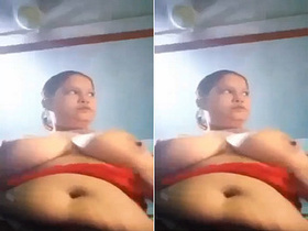 Indian amateur bhabhi flaunts her big boobs