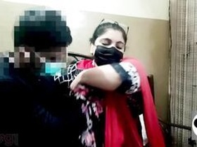 Pakistani boss gets to fondle Desi bhabhi's big boobs for cash