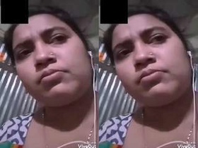 Bangladeshi girl reveals her breasts and vagina during a video chat