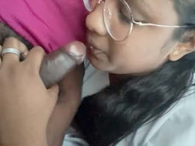 Indian girl performs oral sex in a shopping cart