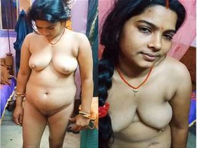 Desi wife records herself in the nude for her husband