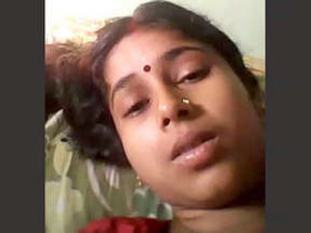 Bhabi flaunts her breasts and masturbates in this erotic video