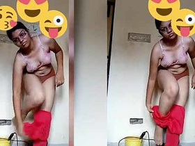 Indian babe flaunts her body in nude selfies for boyfriend