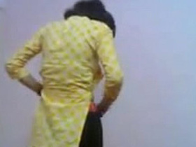 Desi Indian girl gives blowjob and enjoys sex in this HD video