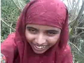 Muslim Indian girl gets fucked in the backyard