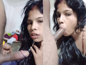 Bhabi gives a satisfying blowjob until she reaches orgasm