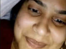 Indian girl flaunts her breasts on VK