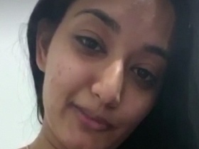 Mms video of a sexy Pakistani woman showing off her body