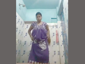 Audio-only video of Pakistani girlfriend smooching and boob-pressing her boyfriend