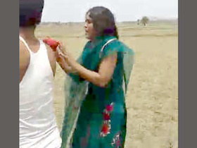 Desi lover gets caught in the field while making collages